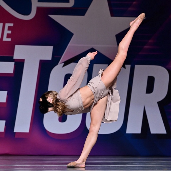 Multiple dance costumes - Picture 11 of 14